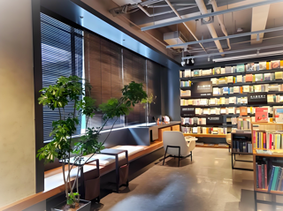 数字化时代，复合型书店如何激发实体书店的生命力？